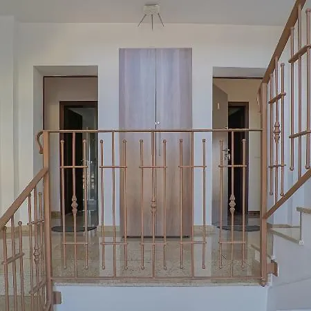 Twins Apartment *