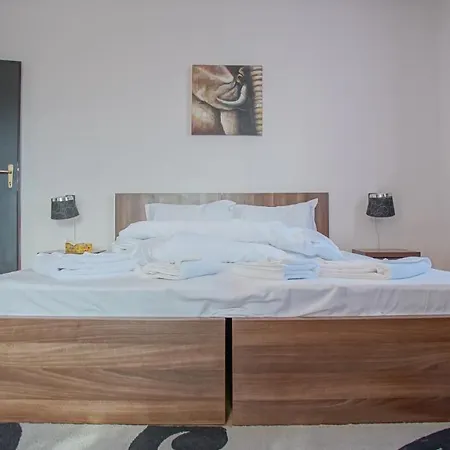 Twins Apartment *